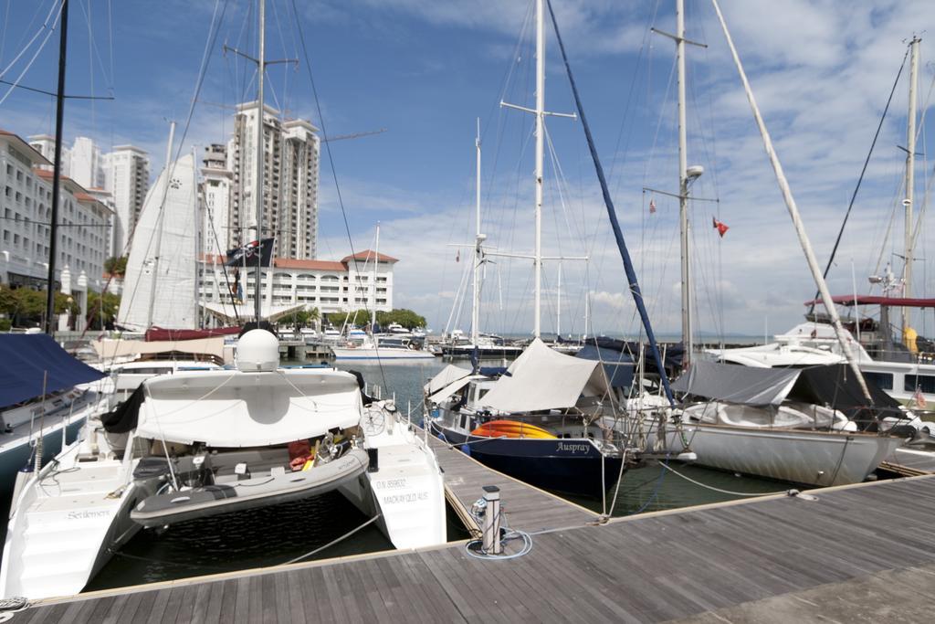 Profolio @ Straits Quay Aparthotel Tanjung Tokong Exteriör bild
