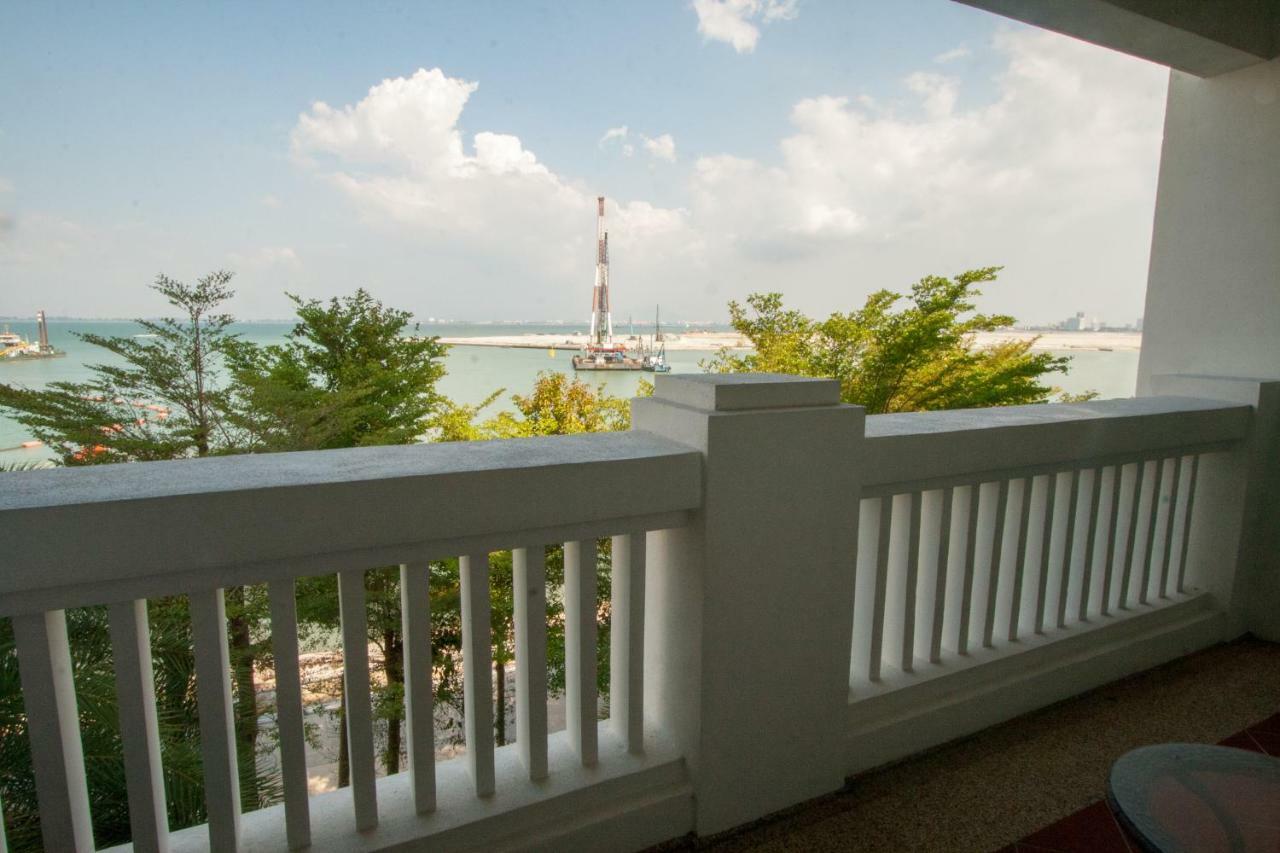 Profolio @ Straits Quay Aparthotel Tanjung Tokong Exteriör bild